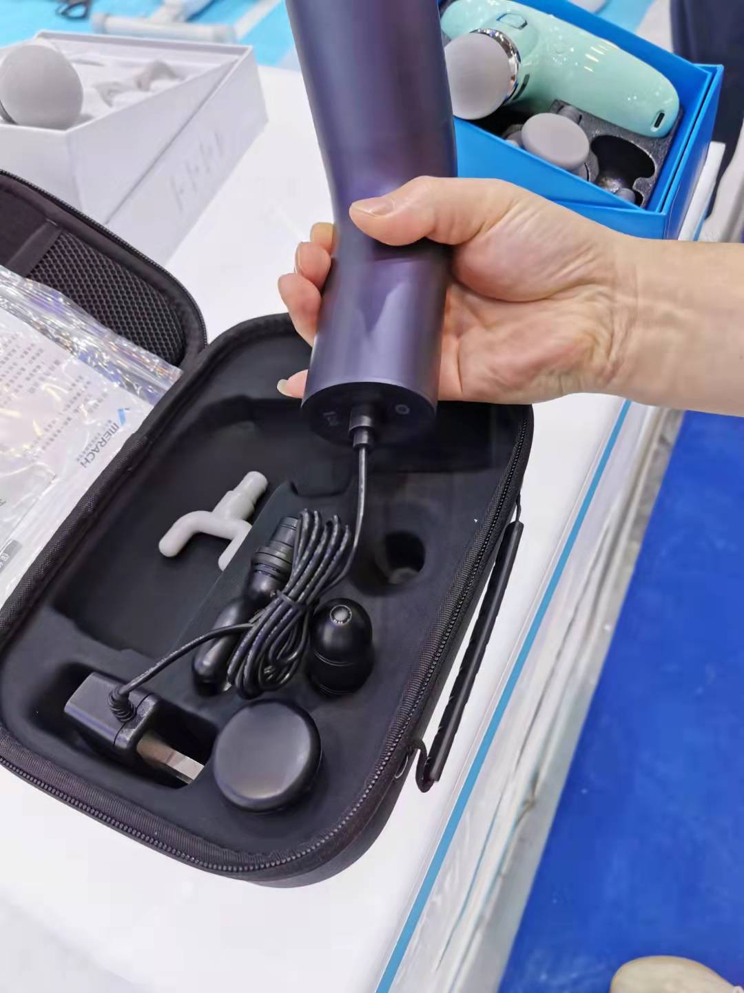 پین پوگو شارژ چگونه برای دستگاه آرایش طراحی شده است؟