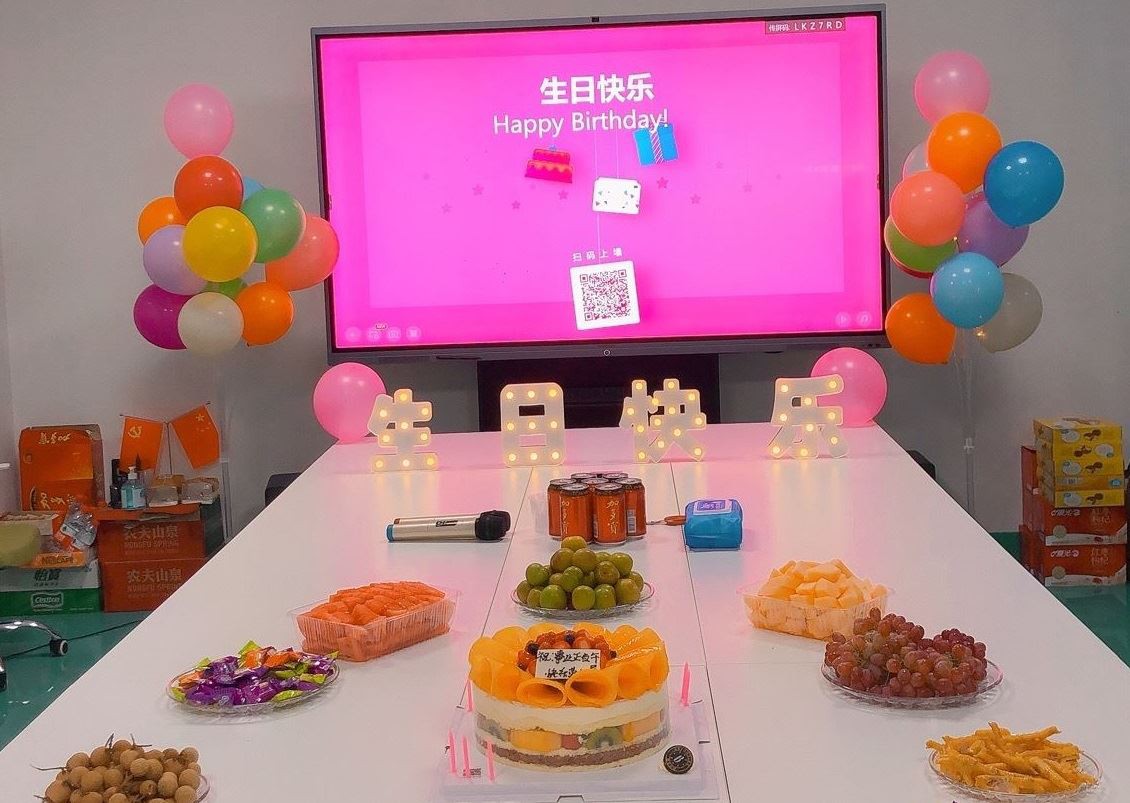 مراقبت های انسان دوستانه برای جشن تولد کارکنان Pogo Pin